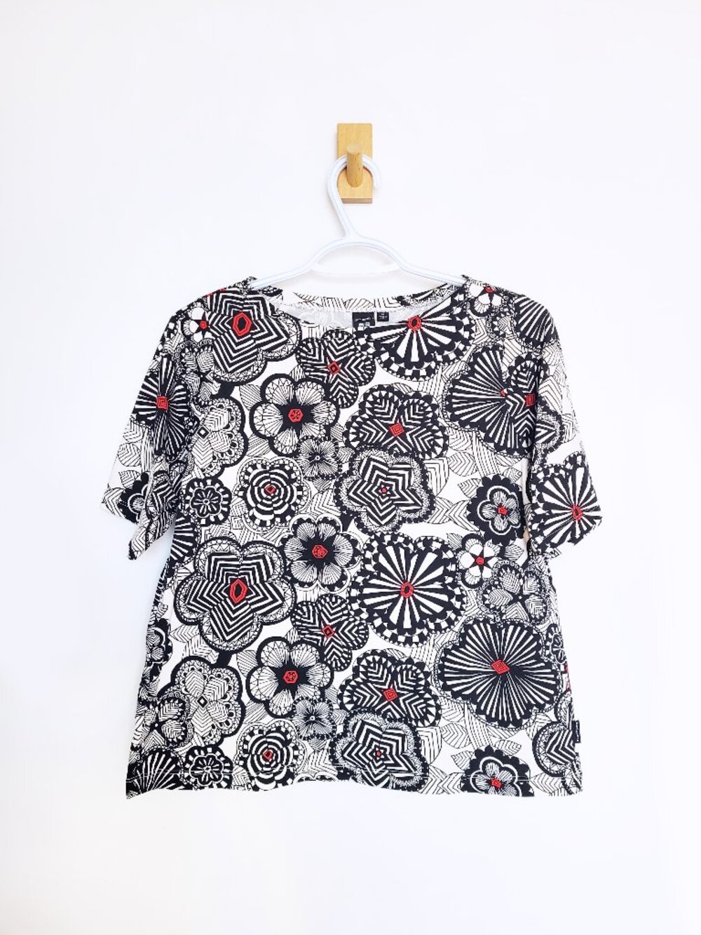 Uniqlo X Marimekko Flower Graphic Shirt - XS